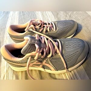 FLASH sale!! ASICS Like new condition ! Womens size 8